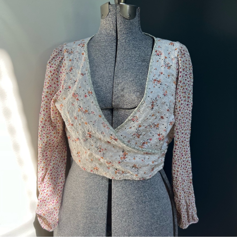 American Eagle Soft and flowy floral blouse